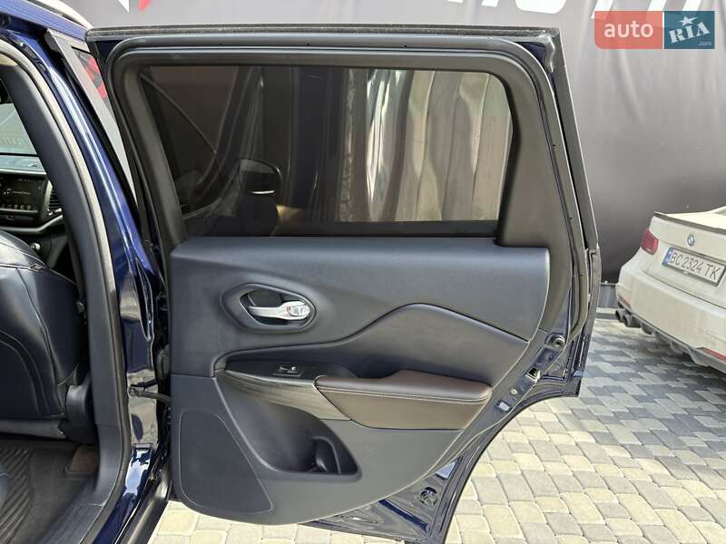 Позашляховик / Кросовер Jeep Cherokee 2015 в Львові