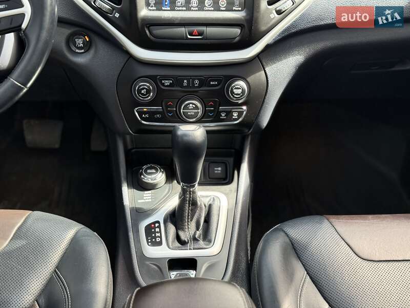 Позашляховик / Кросовер Jeep Cherokee 2015 в Львові