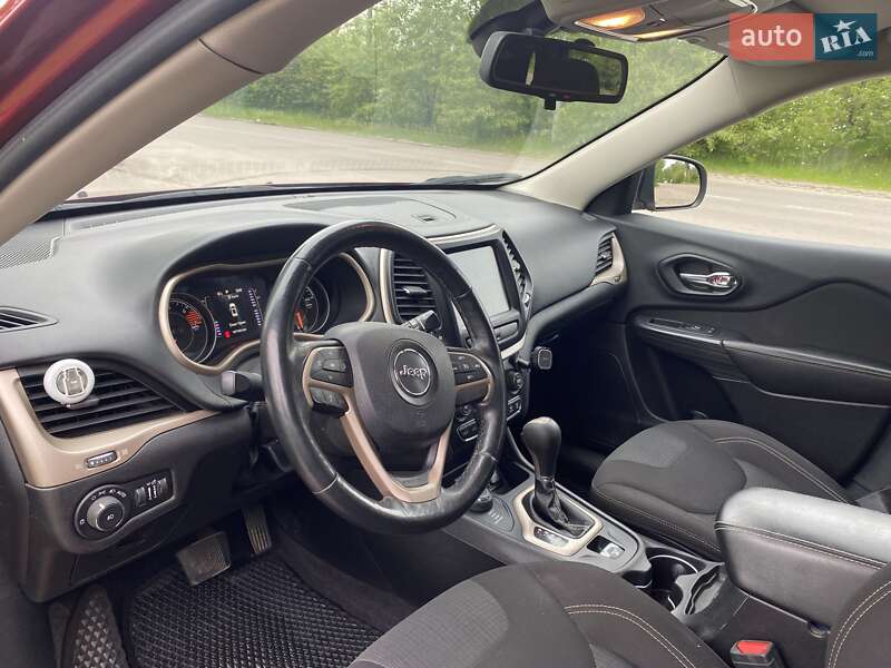 Внедорожник / Кроссовер Jeep Cherokee 2016 в Вышгороде