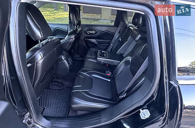 Позашляховик / Кросовер Jeep Cherokee 2019 в 