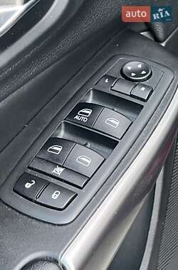 Позашляховик / Кросовер Jeep Cherokee 2019 в 