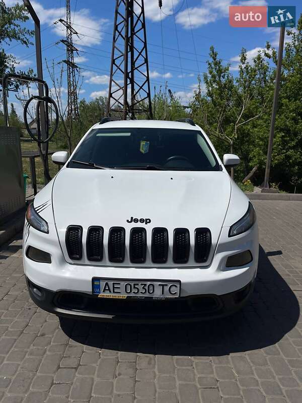Внедорожник / Кроссовер Jeep Cherokee 2015 в Ужгороде