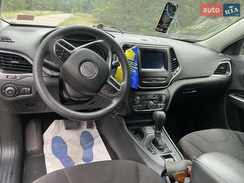 Внедорожник / Кроссовер Jeep Cherokee 2018 в Кременчуге