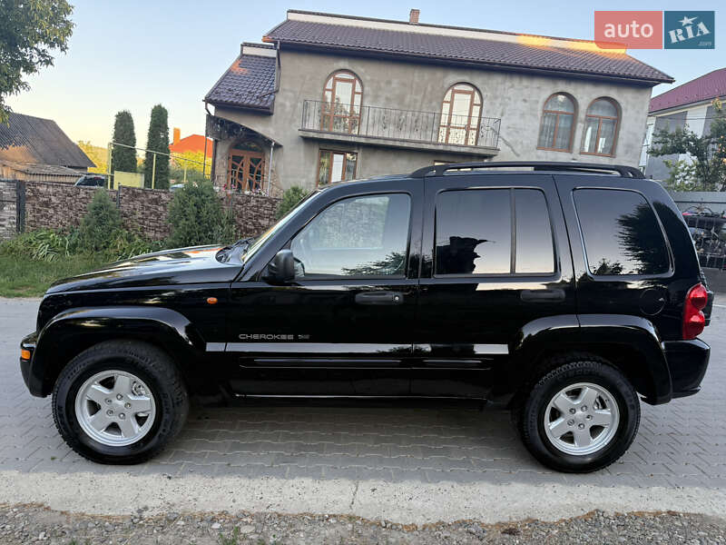 Позашляховик / Кросовер Jeep Cherokee 2003 в Чернівцях