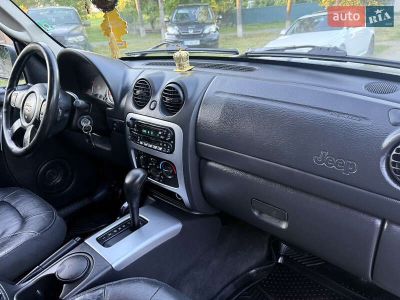 Позашляховик / Кросовер Jeep Cherokee 2003 в Чернівцях