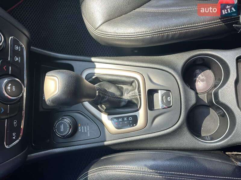 Внедорожник / Кроссовер Jeep Cherokee 2015 в Гостомеле