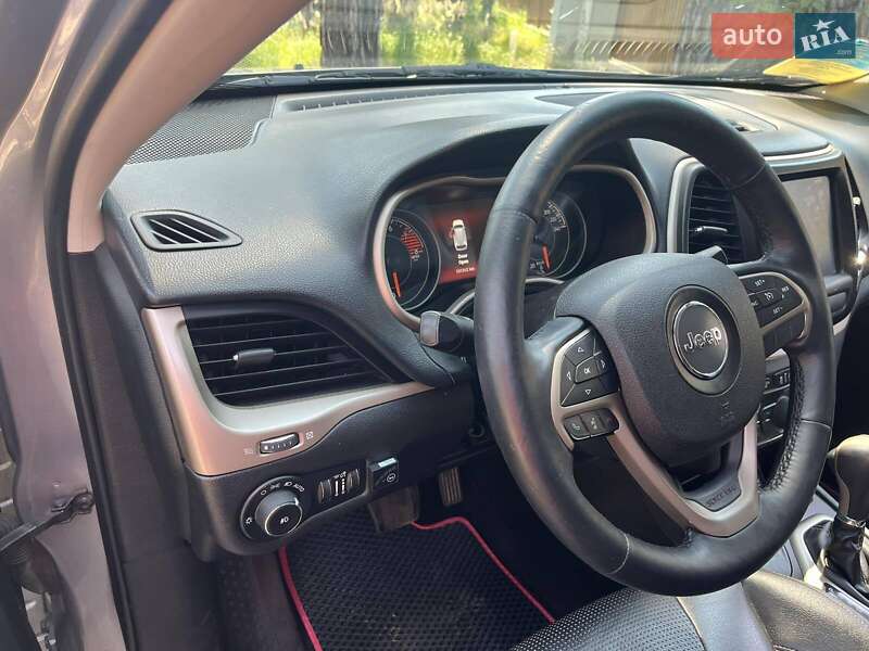 Внедорожник / Кроссовер Jeep Cherokee 2015 в Гостомеле