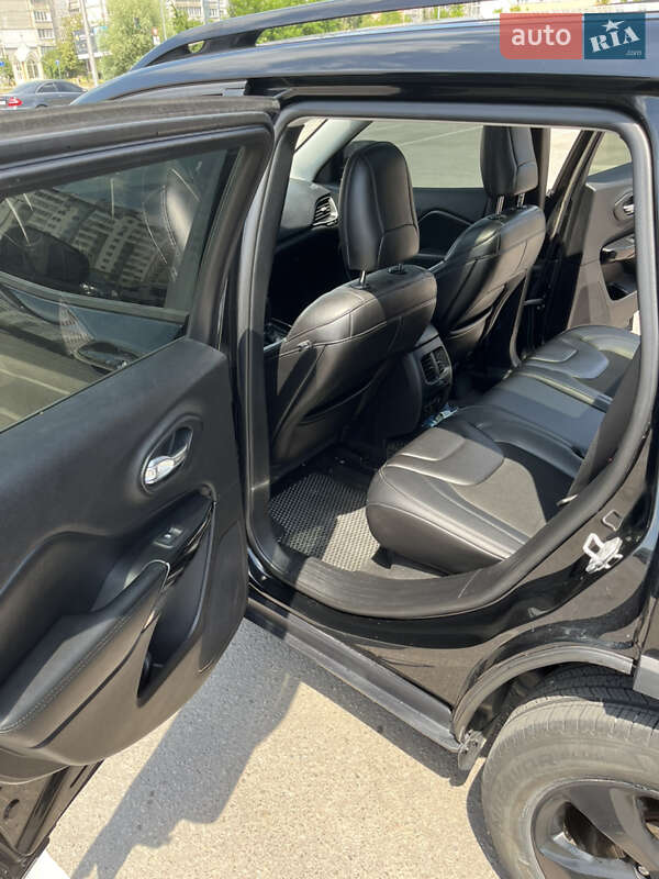 Внедорожник / Кроссовер Jeep Cherokee 2019 в Ивано-Франковске
