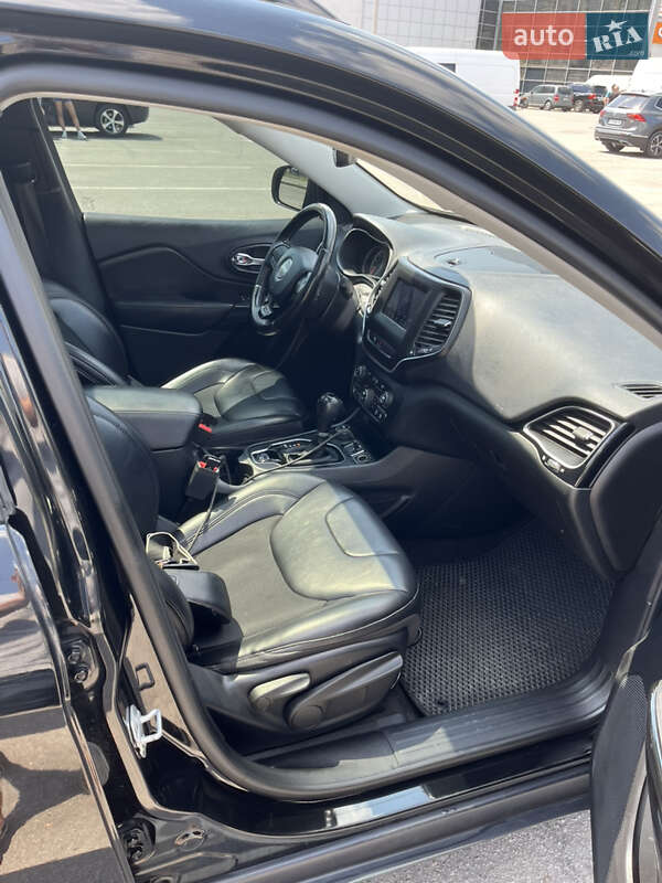 Внедорожник / Кроссовер Jeep Cherokee 2019 в Ивано-Франковске