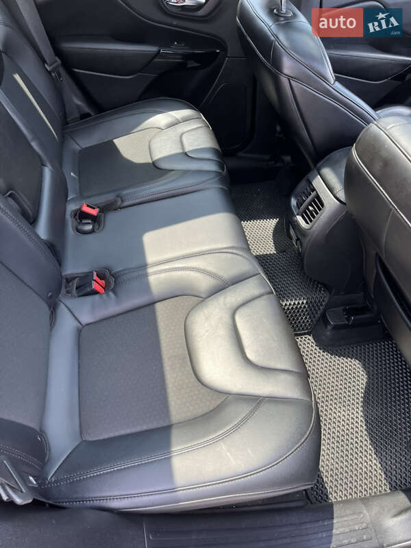 Внедорожник / Кроссовер Jeep Cherokee 2019 в Ивано-Франковске