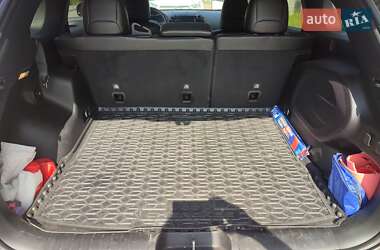 Внедорожник / Кроссовер Jeep Cherokee 2019 в 