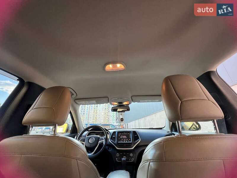 Позашляховик / Кросовер Jeep Cherokee 2015 в Києві