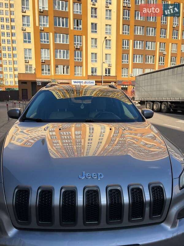 Позашляховик / Кросовер Jeep Cherokee 2015 в Києві