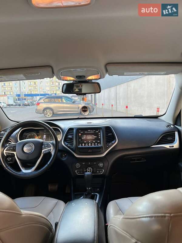 Позашляховик / Кросовер Jeep Cherokee 2015 в Києві