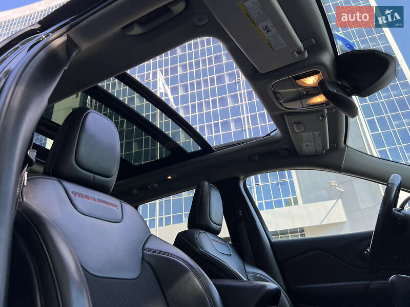 Позашляховик / Кросовер Jeep Cherokee 2021 в Києві