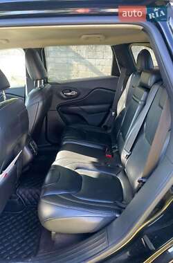 Внедорожник / Кроссовер Jeep Cherokee 2016 в 