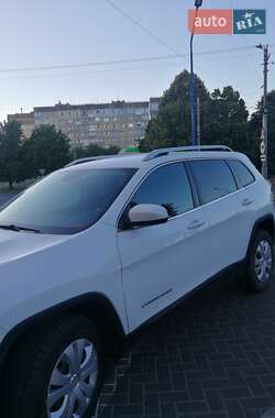 Позашляховик / Кросовер Jeep Cherokee 2015 в 