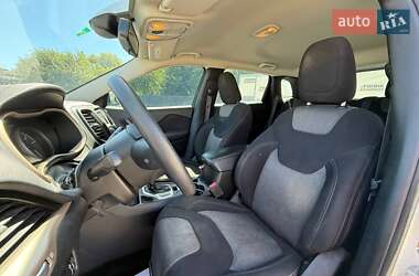 Внедорожник / Кроссовер Jeep Cherokee 2017 в 