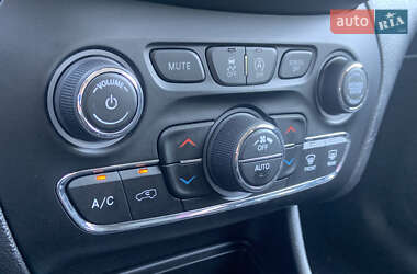 Внедорожник / Кроссовер Jeep Cherokee 2020 в 