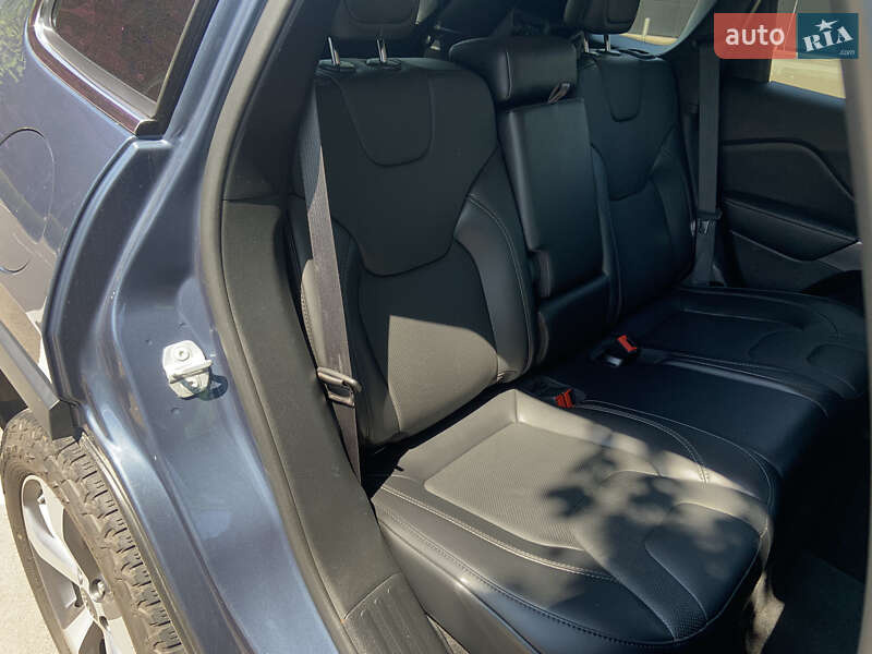 Внедорожник / Кроссовер Jeep Cherokee 2020 в Киеве