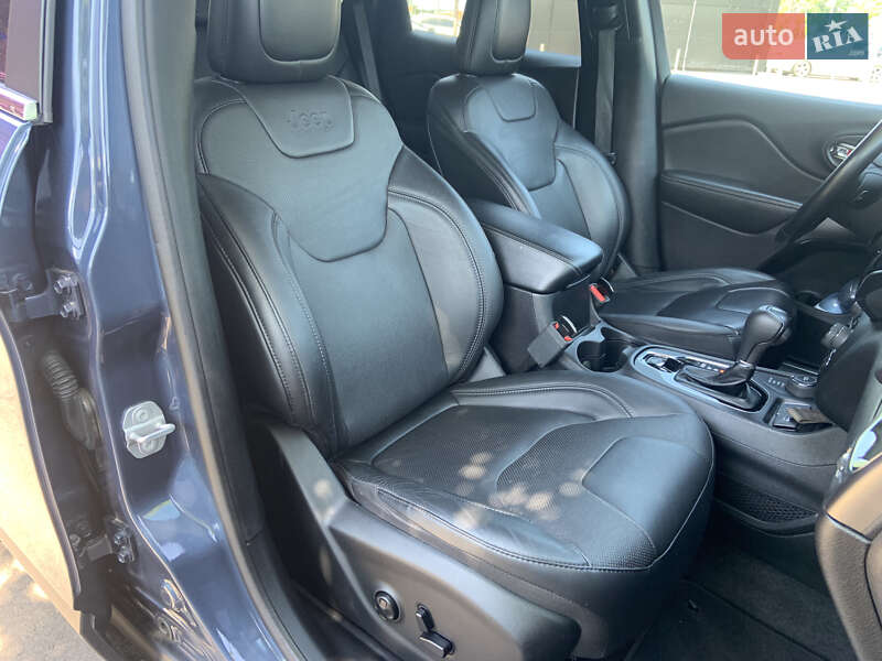 Внедорожник / Кроссовер Jeep Cherokee 2020 в Киеве