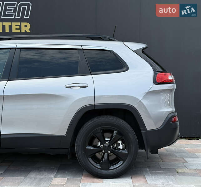Внедорожник / Кроссовер Jeep Cherokee 2016 в Киеве