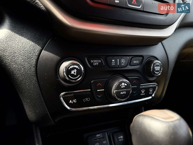Внедорожник / Кроссовер Jeep Cherokee 2016 в Киеве