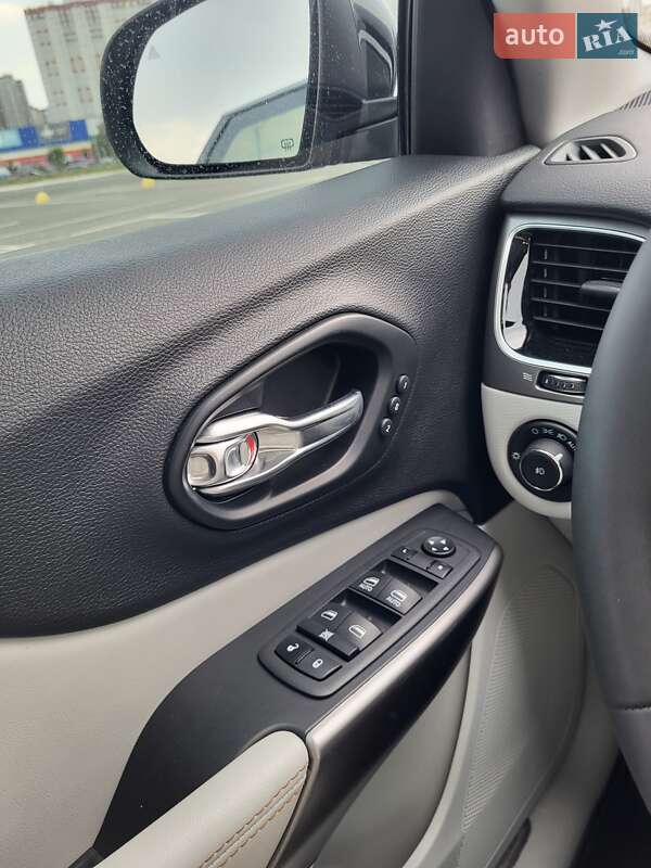 Позашляховик / Кросовер Jeep Cherokee 2021 в Києві