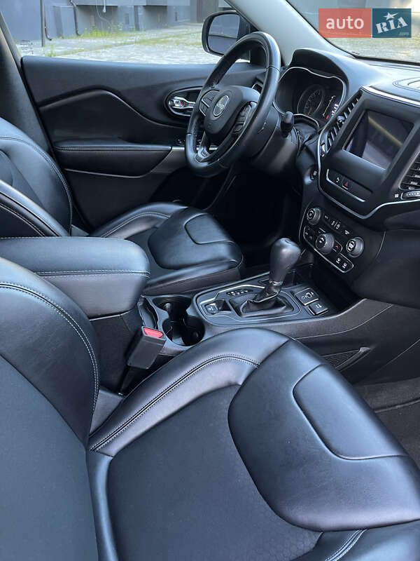 Внедорожник / Кроссовер Jeep Cherokee 2019 в Сумах