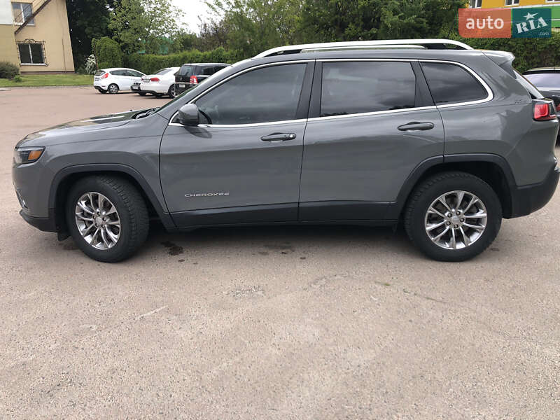 Внедорожник / Кроссовер Jeep Cherokee 2020 в 