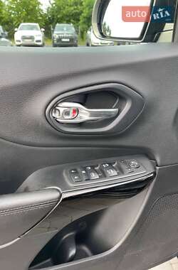 Внедорожник / Кроссовер Jeep Cherokee 2019 в 