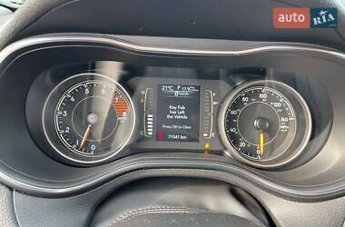 Внедорожник / Кроссовер Jeep Cherokee 2019 в 