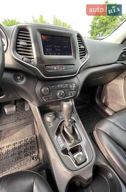 Внедорожник / Кроссовер Jeep Cherokee 2019 в 