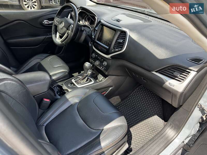 Внедорожник / Кроссовер Jeep Cherokee 2016 в Днепре