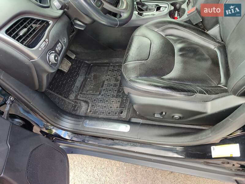 Внедорожник / Кроссовер Jeep Cherokee 2019 в Ровно