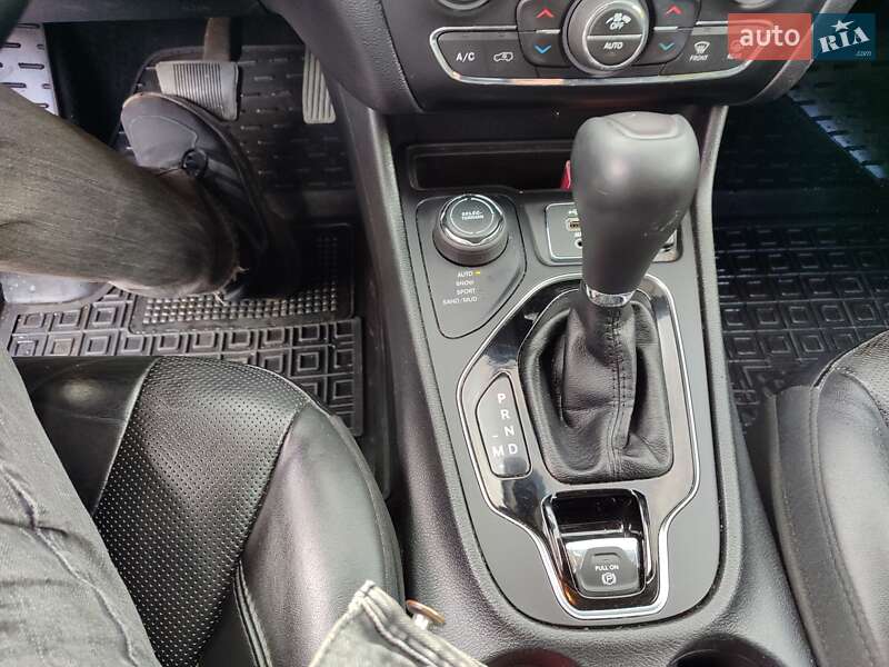 Внедорожник / Кроссовер Jeep Cherokee 2019 в Ровно