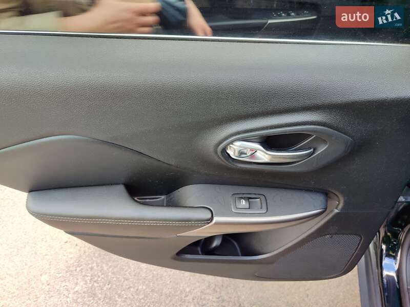 Внедорожник / Кроссовер Jeep Cherokee 2019 в Ровно