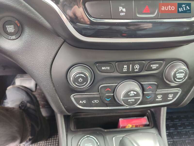 Внедорожник / Кроссовер Jeep Cherokee 2019 в Ровно