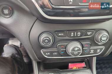Внедорожник / Кроссовер Jeep Cherokee 2019 в 