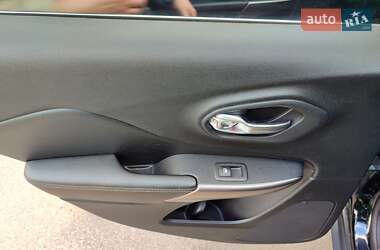 Внедорожник / Кроссовер Jeep Cherokee 2019 в 