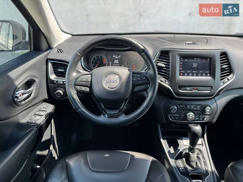 Внедорожник / Кроссовер Jeep Cherokee 2019 в Киеве