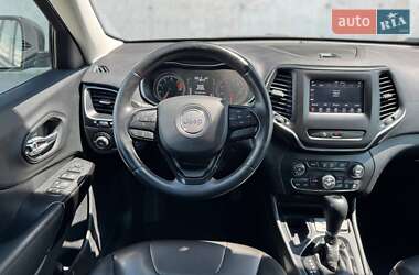 Внедорожник / Кроссовер Jeep Cherokee 2019 в 