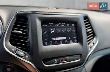 Внедорожник / Кроссовер Jeep Cherokee 2019 в 