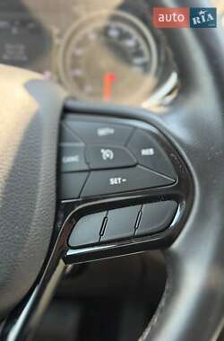 Внедорожник / Кроссовер Jeep Cherokee 2019 в 