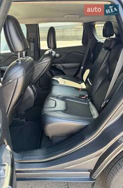 Внедорожник / Кроссовер Jeep Cherokee 2019 в 