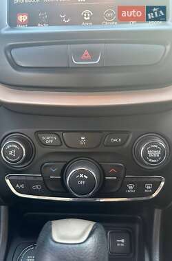 Внедорожник / Кроссовер Jeep Cherokee 2015 в 