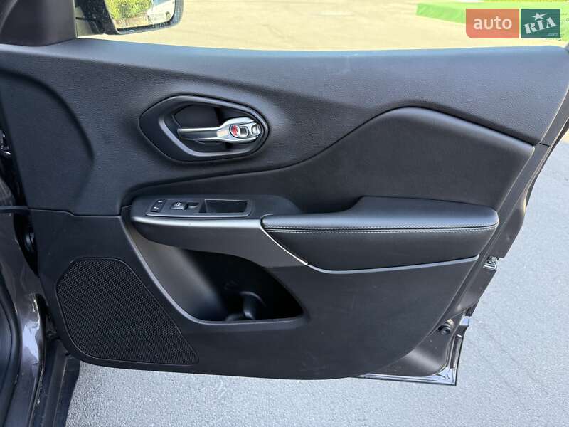 Внедорожник / Кроссовер Jeep Cherokee 2019 в Одессе