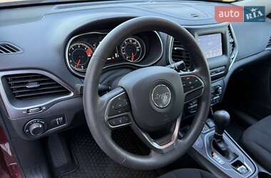Внедорожник / Кроссовер Jeep Cherokee 2020 в 