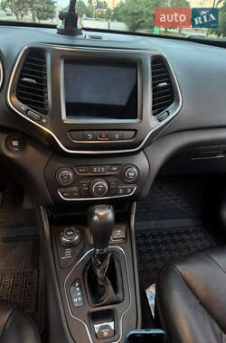 Внедорожник / Кроссовер Jeep Cherokee 2020 в 