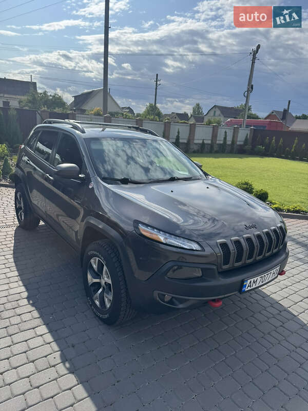 Внедорожник / Кроссовер Jeep Cherokee 2017 в 